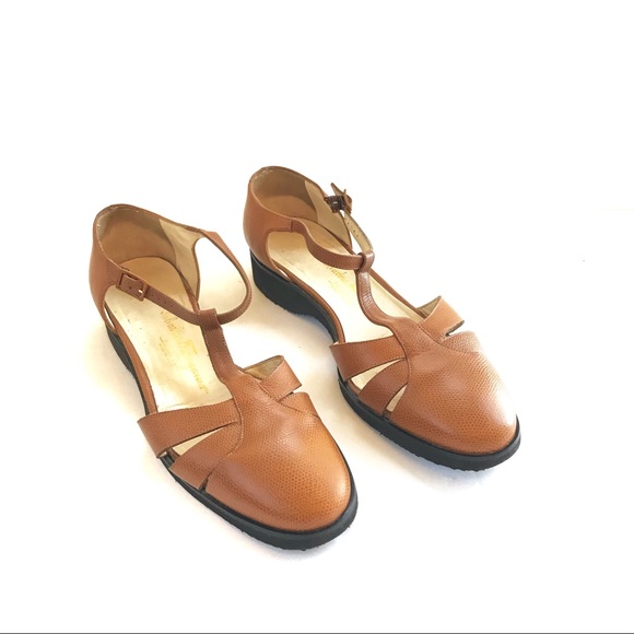 salv Shoes - Salvatore Ferragamo T Strap Leather Flats Sandal